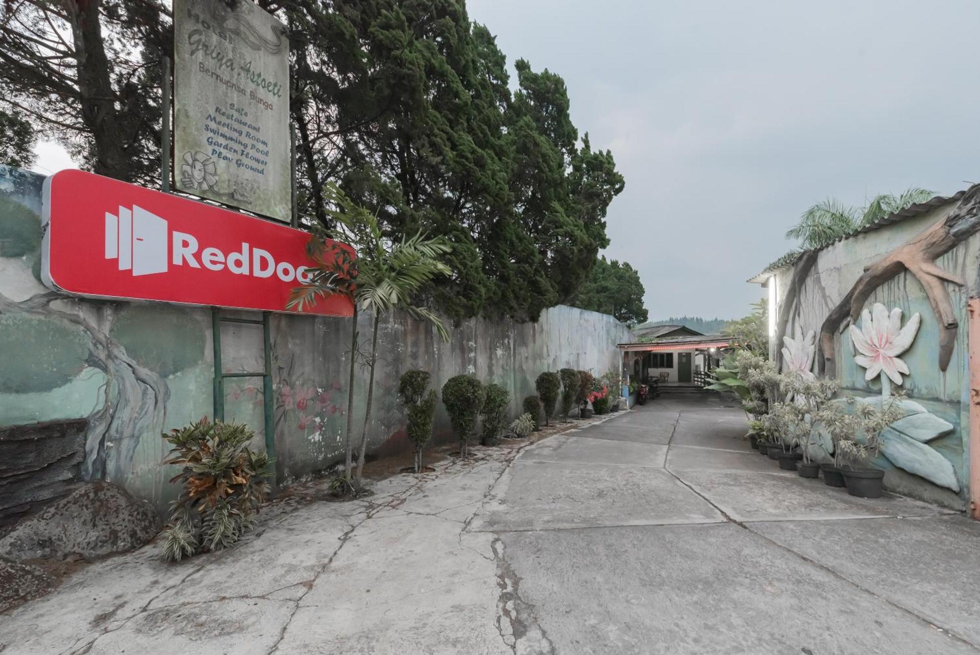 Reddoorz Plus At Hotel Griya Astoeti Bogor Extérieur photo
