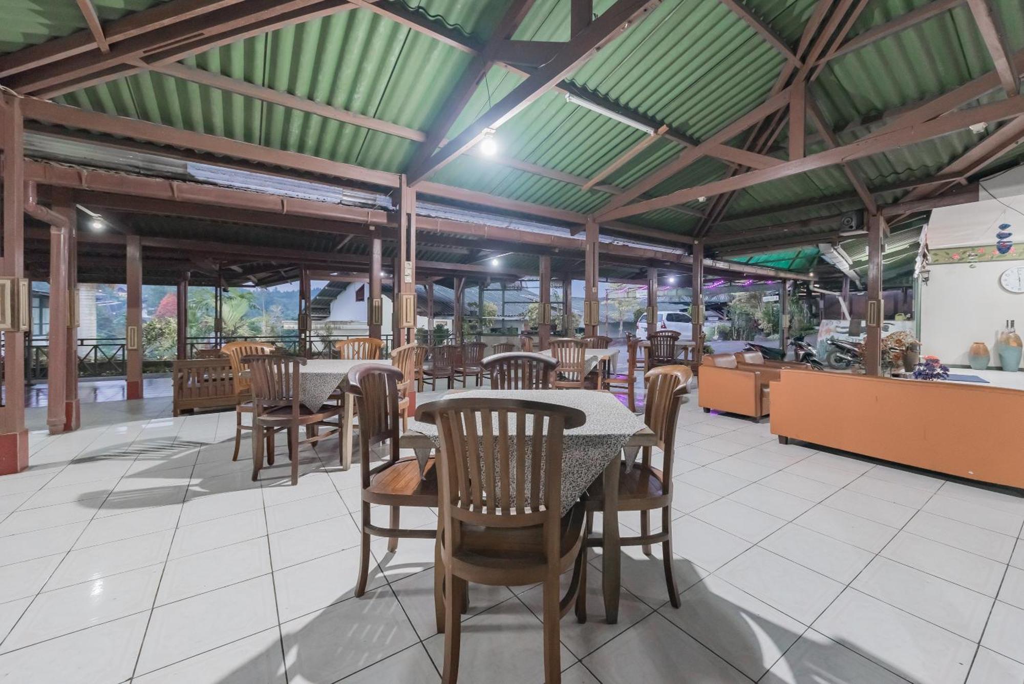 Reddoorz Plus At Hotel Griya Astoeti Bogor Extérieur photo