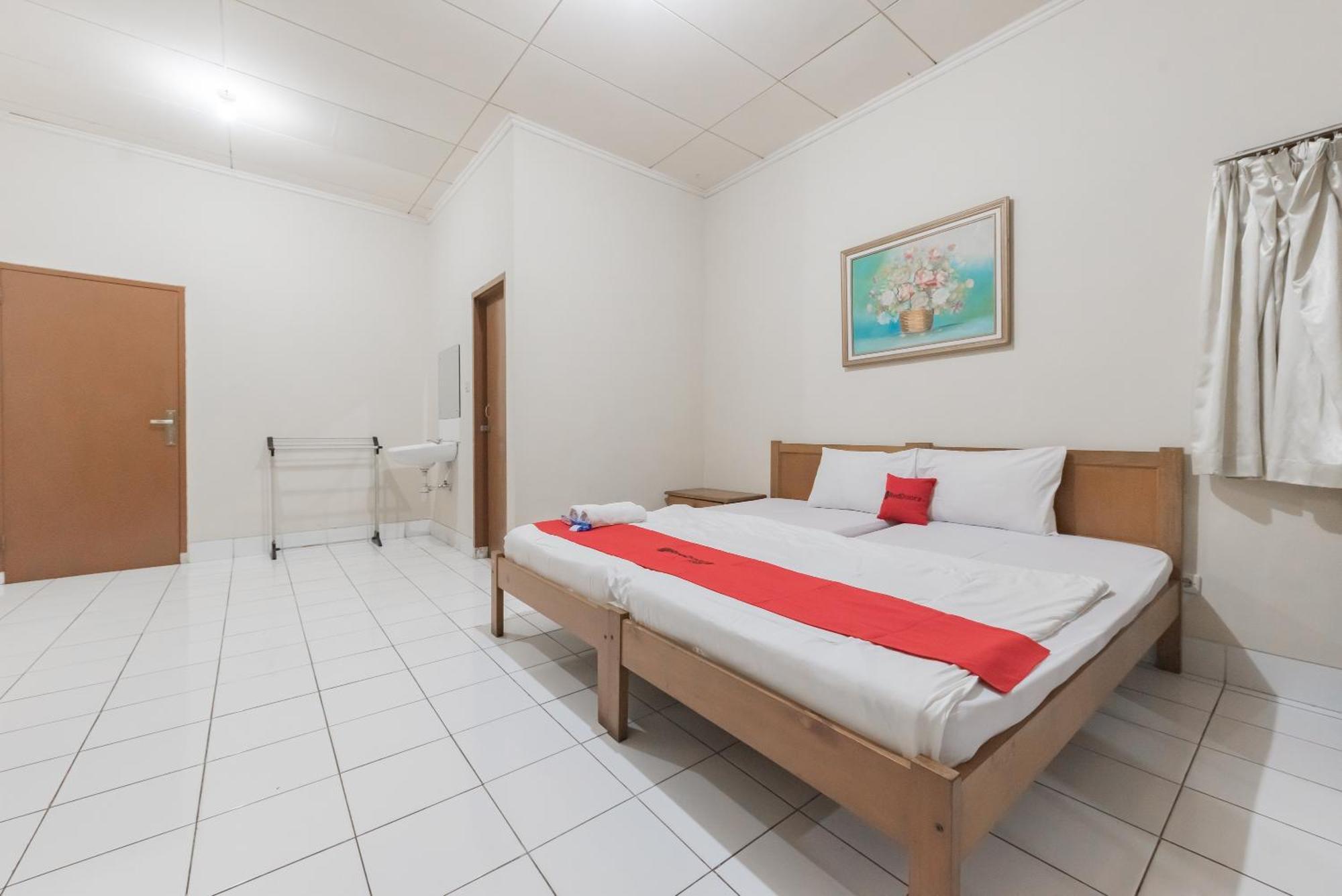 Reddoorz Plus At Hotel Griya Astoeti Bogor Extérieur photo