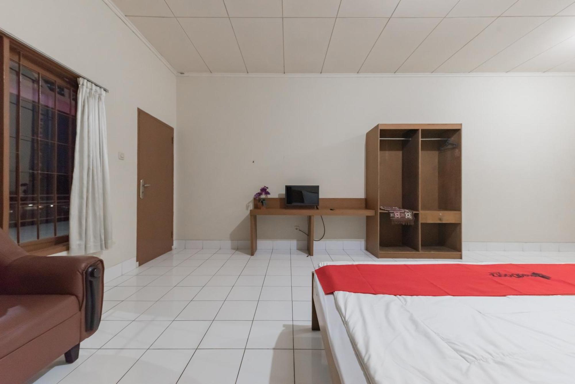 Reddoorz Plus At Hotel Griya Astoeti Bogor Extérieur photo