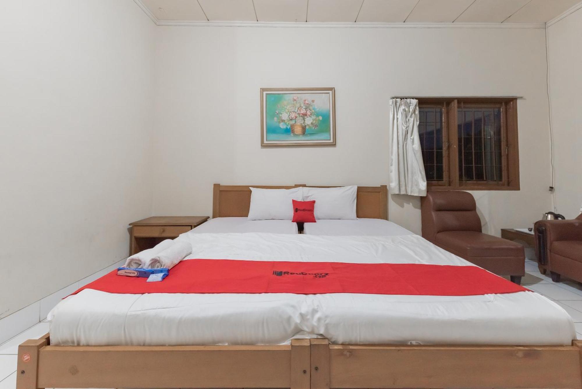 Reddoorz Plus At Hotel Griya Astoeti Bogor Extérieur photo
