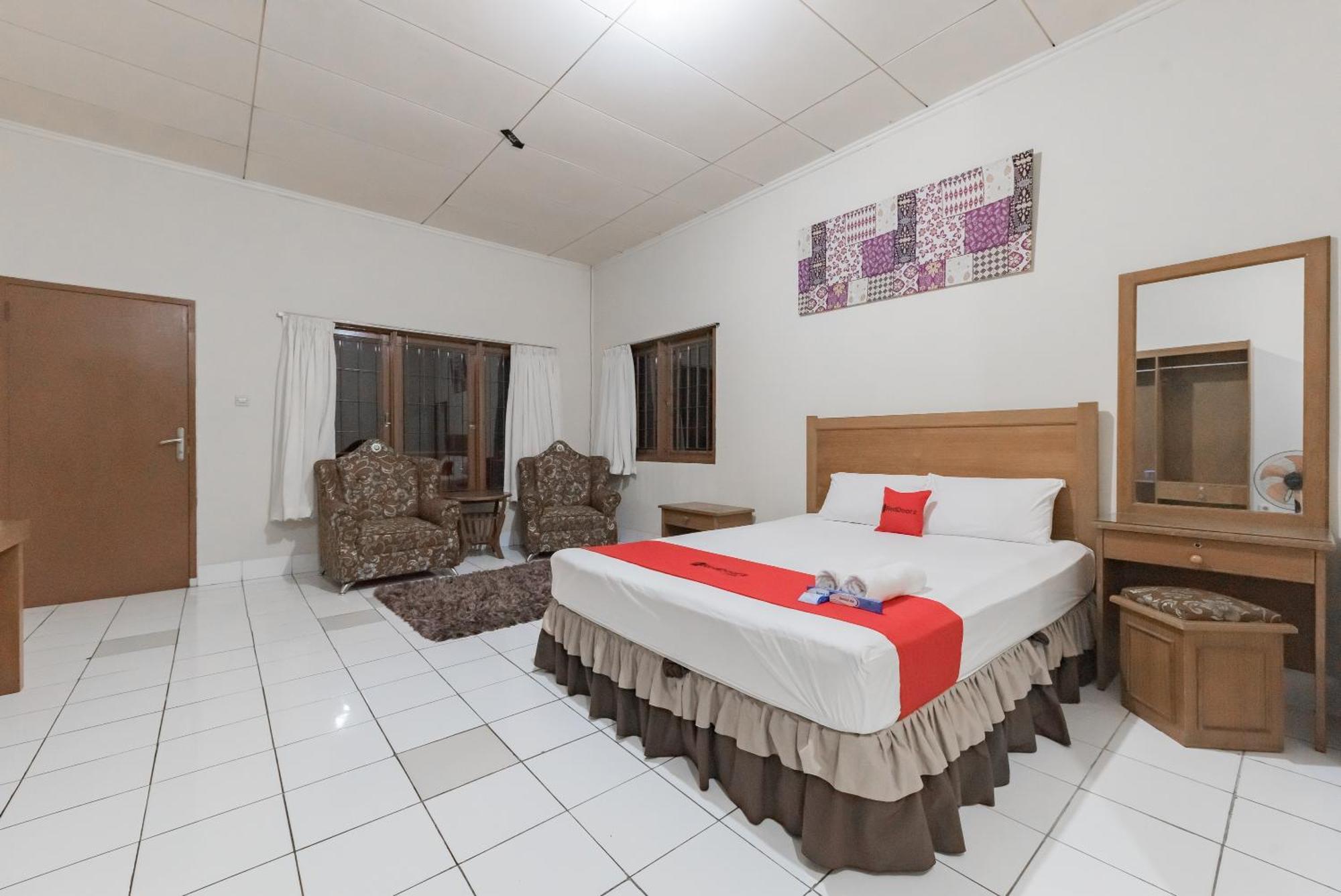 Reddoorz Plus At Hotel Griya Astoeti Bogor Extérieur photo