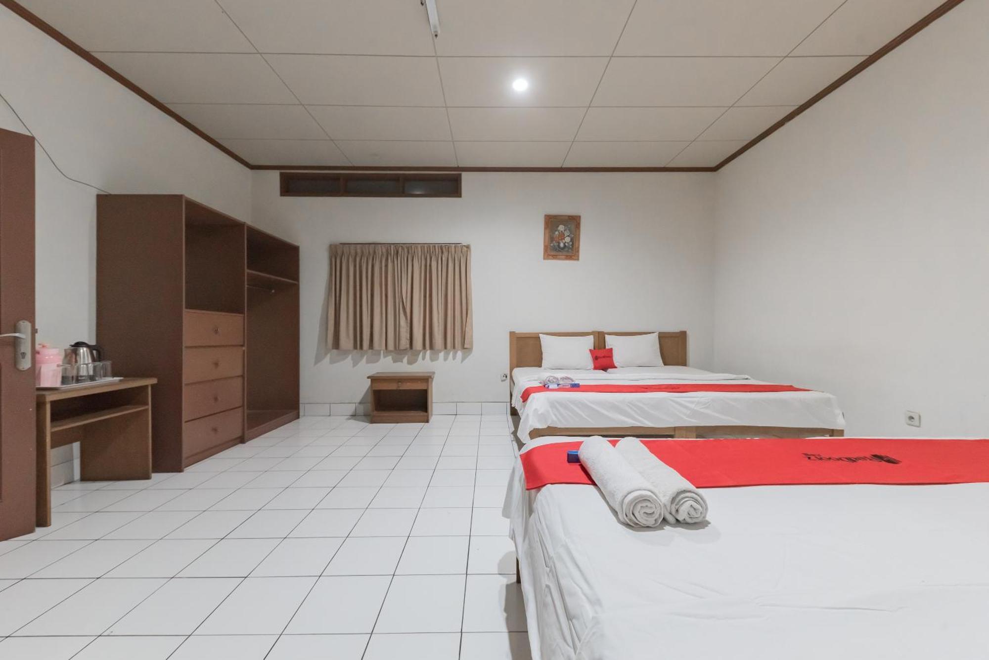 Reddoorz Plus At Hotel Griya Astoeti Bogor Extérieur photo