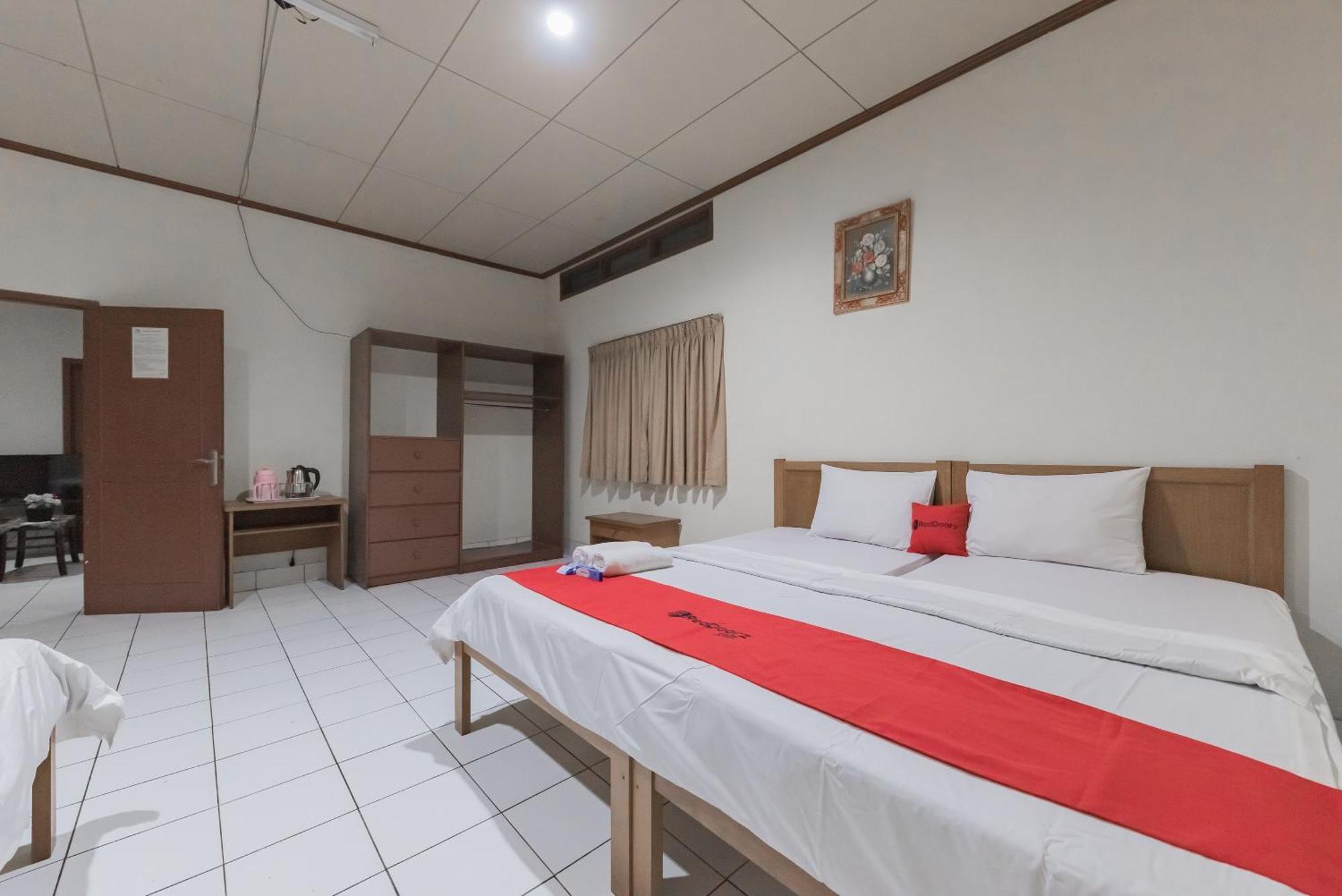 Reddoorz Plus At Hotel Griya Astoeti Bogor Extérieur photo