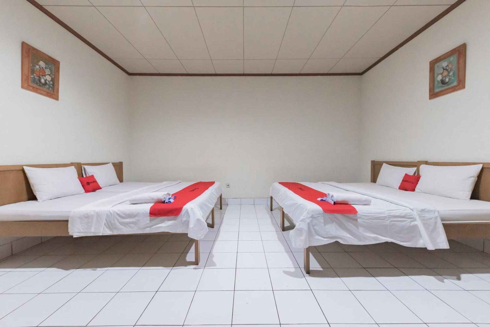 Reddoorz Plus At Hotel Griya Astoeti Bogor Extérieur photo
