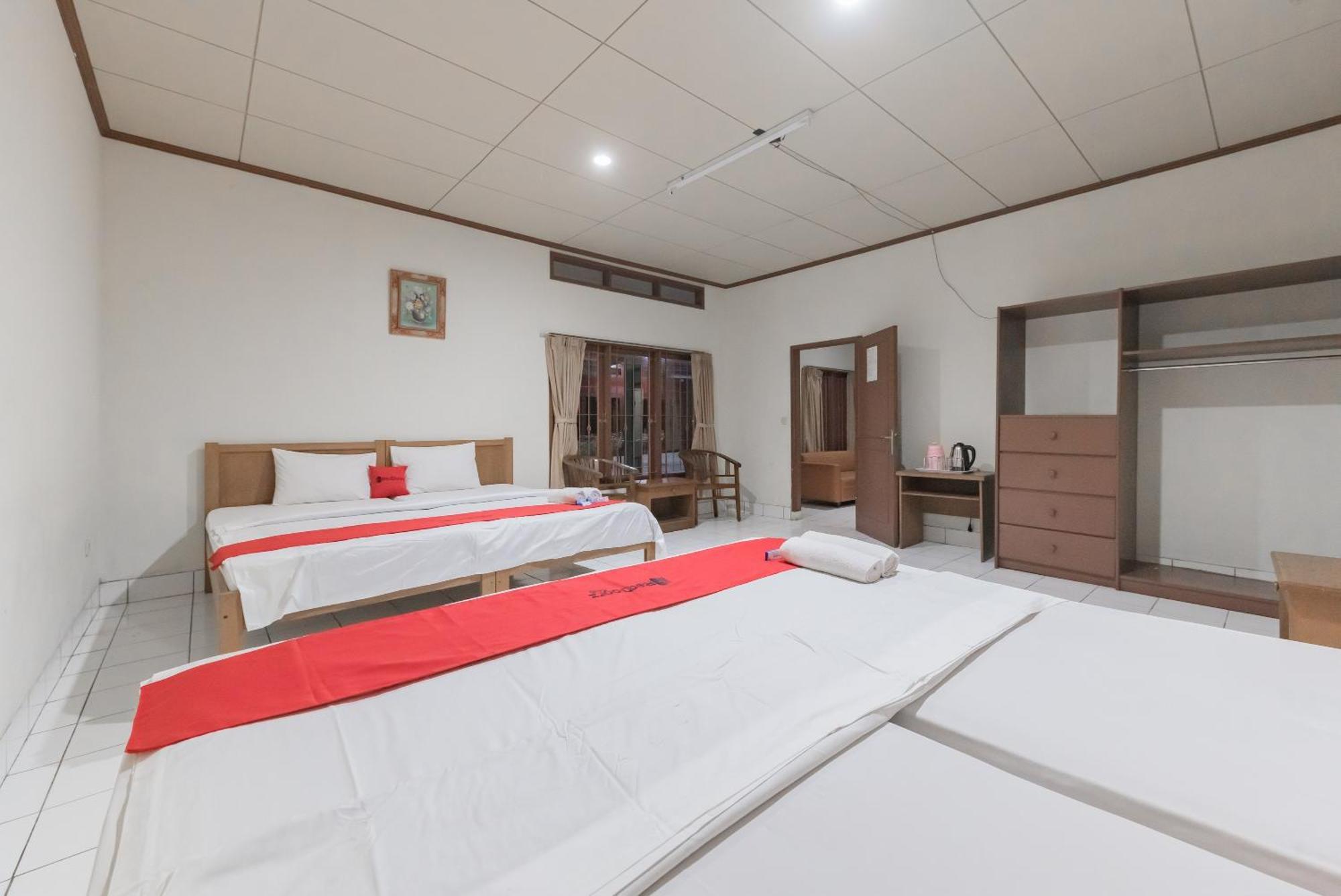 Reddoorz Plus At Hotel Griya Astoeti Bogor Extérieur photo