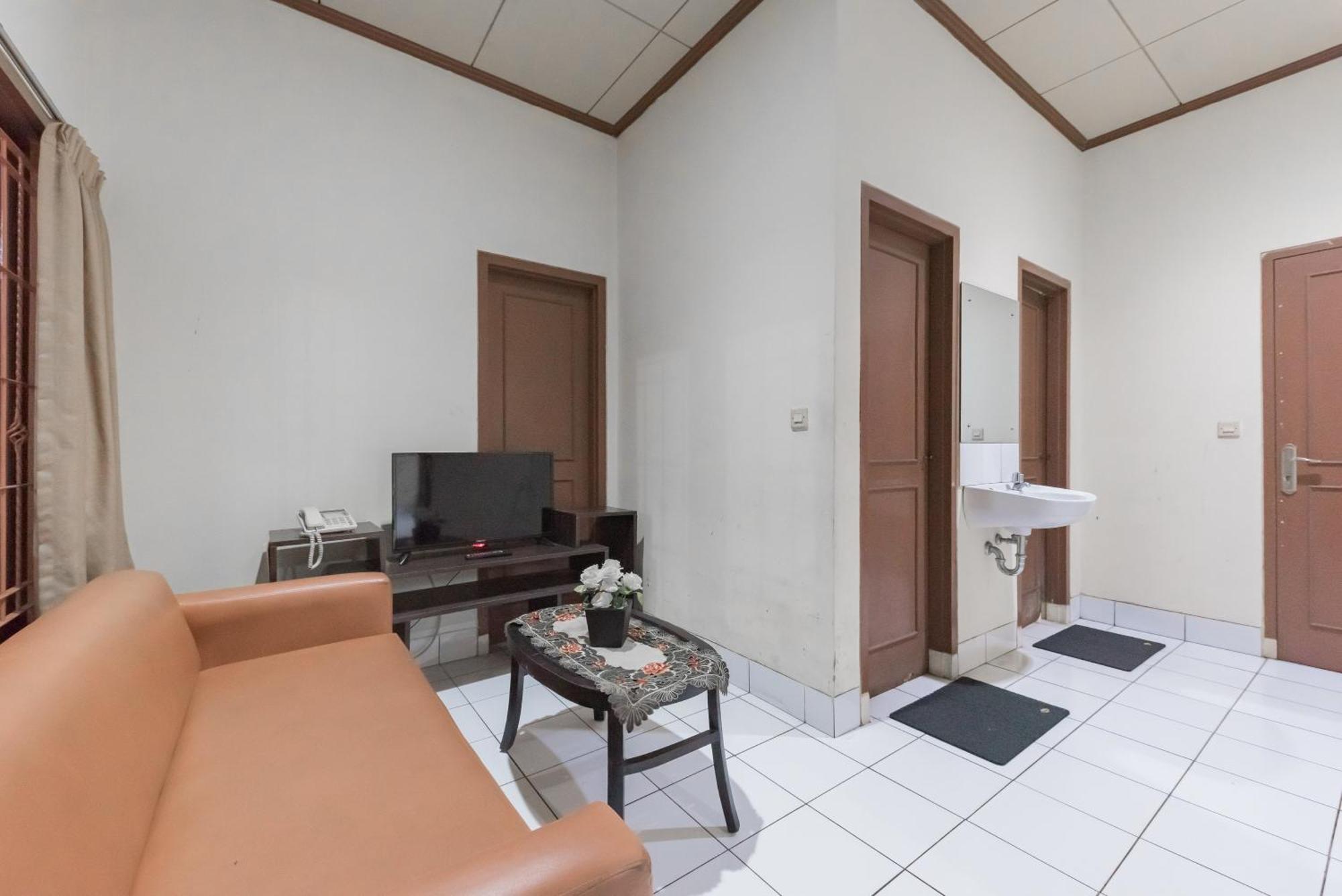 Reddoorz Plus At Hotel Griya Astoeti Bogor Extérieur photo