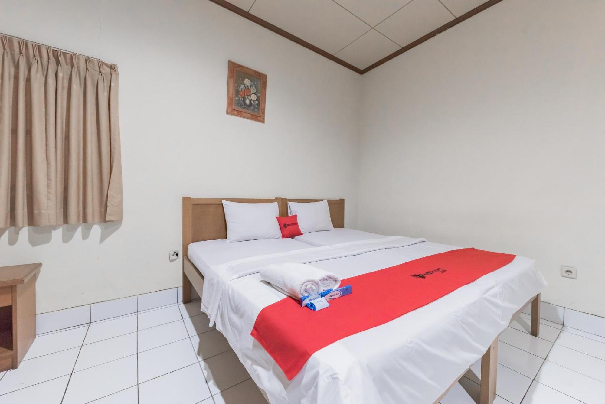 Reddoorz Plus At Hotel Griya Astoeti Bogor Extérieur photo