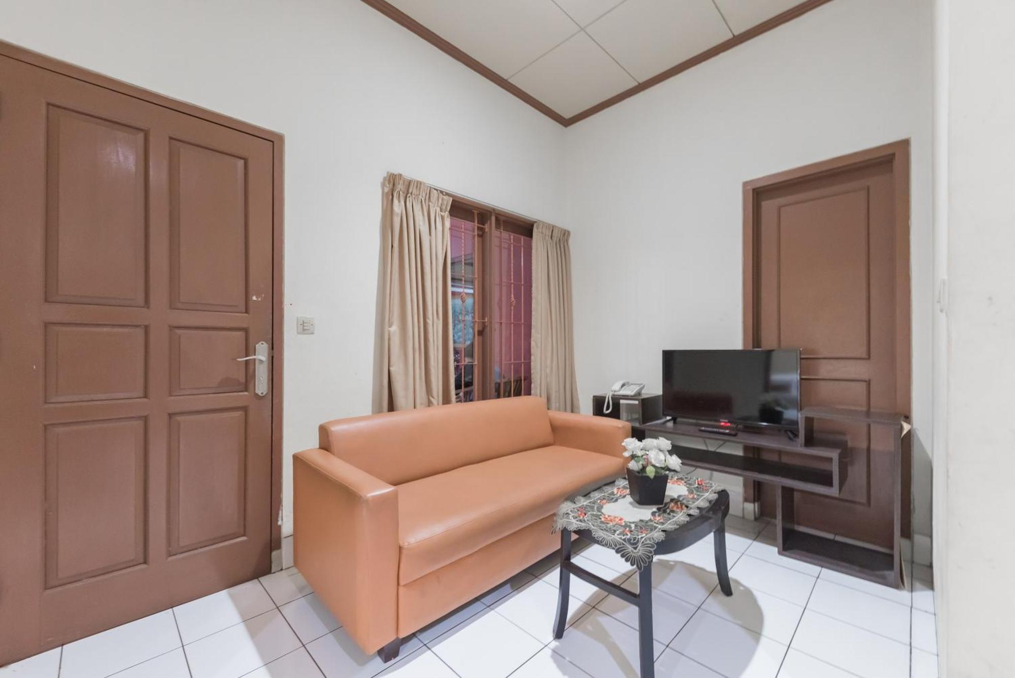 Reddoorz Plus At Hotel Griya Astoeti Bogor Extérieur photo